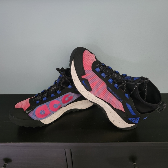 Nike ACG Black and Purple Sneakers - Picture 2 of 12